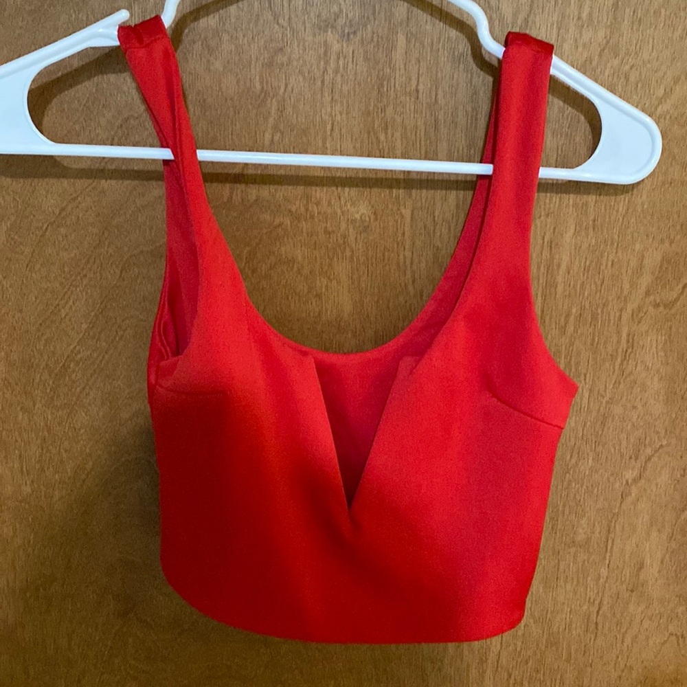 RED V NECK W WIRE RED TANK TOP